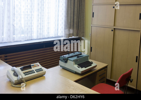 Les bureaux du Secrétariat pour le personnel d'Erich Mielke, une pièce en 'Haus 1' l'administration centrale ministérielle de la Stasi (police secrète communiste en Allemagne de l'Est, la RDA. .. (Plus de légende dans la description) Banque D'Images