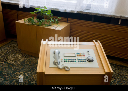 Les bureaux du Secrétariat pour le personnel d'Erich Mielke, une pièce en 'Haus 1' l'administration centrale ministérielle de la Stasi (police secrète communiste en Allemagne de l'Est, la RDA. Construit en 1960, le complexe maintenant connu comme le Musée de la Stasi. .. (Plus de légende dans la description) Banque D'Images