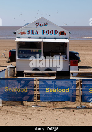 Fruits de mer Mobile shack sur la plage, Weston-Super-Mare, Somerset, UK 2013 Banque D'Images