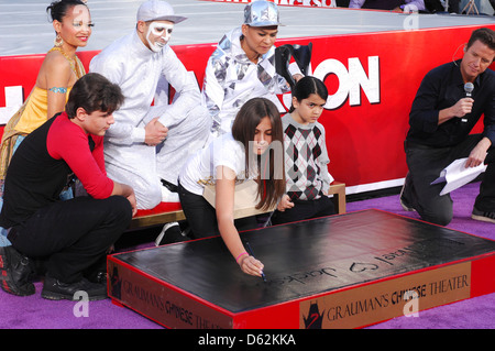 Prince Jackson, Paris Jackson, Blanket Jackson Michael Jackson's Famille et enfants immortalisé leur défunt père dans le ciment Banque D'Images