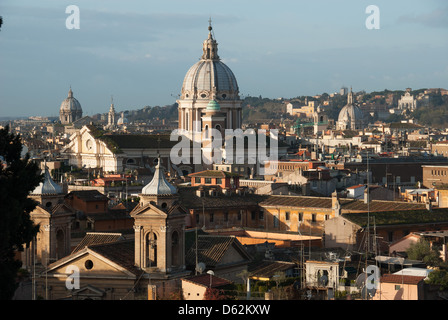 ROME, ITALIE. Un début de matinée sur le Tridente de la ville. L'année 2013. Banque D'Images