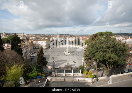 ROME, ITALIE. Une vue sur la Piazza del Popolo dans le district de Tridente la ville, vues du Monte Pincio. L'année 2013. Banque D'Images