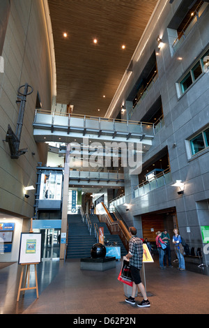 Hall d'entrée du musée Te Papa Tongarewa, Wellington, Nouvelle-Zélande Banque D'Images