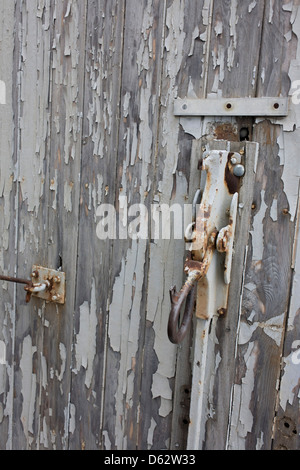 Peinture Pelée et la sécurité à l'entrée de la célèbre police secrète (Stasi) Hohenschonhausen prison. Le Mémorial Berlin-Hohenschönhausen est maintenant un musée et mémorial situé à Berlin, dans le nord-est du district de Lichtenberg. Hohenschönhausen est une partie très importante de la RDA socialiste (République démocratique allemande) système d'oppression politique et artistique. (Plus dans la description) .. Banque D'Images