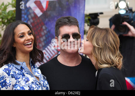 Londres, Royaume-Uni. 11 avril 2013. Le Britain's Got Talent Photocall à l'ICA de Londres. Simon Cowell (centre) avec Alesha Dixon (à gauche) et (à droite) Amanda Holden lors du lancement de Britain's Got Talent nouvelle série. Crédit : Jeff Gilbert /Alamy Live News Banque D'Images