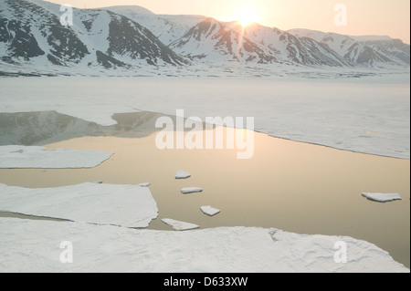 Flocons de glace en Billefjorden à Monte Carlo, région, la Norvège. Banque D'Images