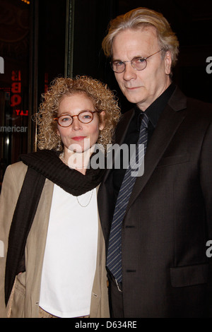 Amy Irving et Kenneth Bowser Broadway soirée d'ouverture de 'La route de La Mecque" à l'American Airlines TheaterArrivals. Nouveau Banque D'Images