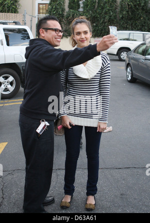 Jessica Alba l'achat d'une montre sur Melrose Avenue Los Angeles, Californie - 23.12.11 Banque D'Images