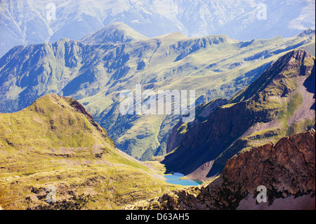 Lac de montagne, vue de Pico de Aneto (3404m), le pic le plus élevé dans les Pyrénées, Espagne, Europe Banque D'Images