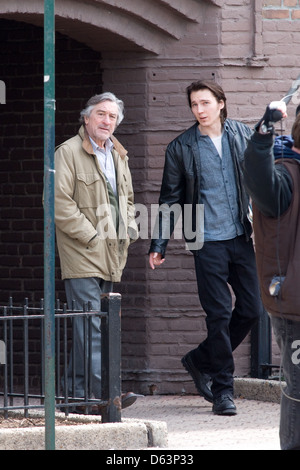 Robert De Niro et Paul Dano sur le tournage de leur nouveau film 'une autre connerie nuit à sucer City' sur l'emplacement de tir dans le Queens Banque D'Images