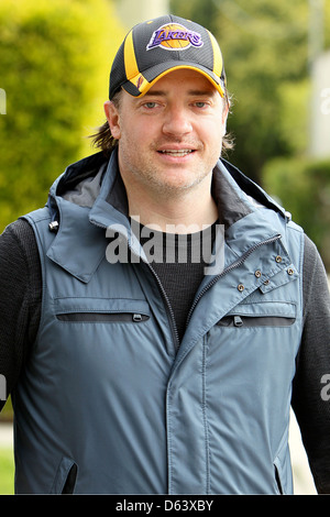 Brendan Fraser est tout sourire alors qu'il quitte la maison de son entraîneur personnel après avoir travaillé à Los Angeles, Californie - Banque D'Images