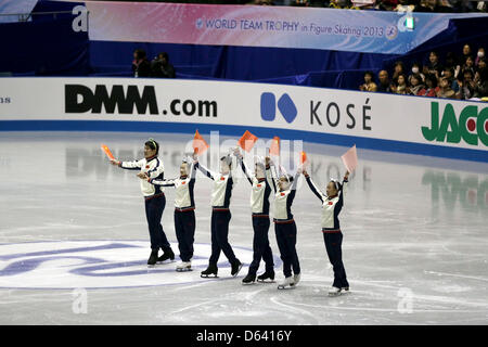 Tokyo, Japon. 11 avril 2013. Groupe China Team (CHN), le 11 avril 2013 - Patinage artistique : la cérémonie d'ouverture au cours de l'ISU World Team Trophy 2013 à Tokyo, Japon. (Photo de Koji Aoki/AFLO SPORT/Alamy Live News) Banque D'Images