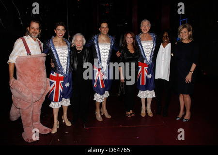 David Johnson, Nick Adams, Liz Smith, Swenson, Marlo Thomas, Tony Sheldon, Whoopi Goldberg et Cynthia McFadden Divas réel Banque D'Images