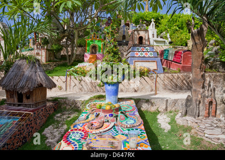 Cimetière mexicain, composé de répliques de véritables charniers du Mexique. Xcaret, Playa del Carmen, Riviera Maya, Mexique. Banque D'Images