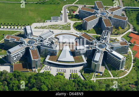 Fichier - une archive photo datée du 08 mai 2012 montre une vue aérienne du siège de l'entreprise de logiciels SAP AG à Walldorf, Allemagne. Les actionnaires de SAP se réuniront pour l'assemblée générale annuelle de la compagnie dans la région de Mannheim le 23 mai 2012. Photo : Uwe Anspach Banque D'Images