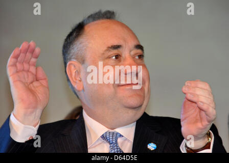 Premier Ministre de l'Écosse Alex Salmond se tient sur la scène d'un cinéma à Édimbourg, l'Allemagne, le 25 mai 2012. Deux ans avant qu'un référendum sur l'indépendance de Scottland du Royaume-Uni, le mouvement d'indépendance a démarré la campagne "Oui l'Ecosse'. Photo : CORDULA DONHAUSER Banque D'Images