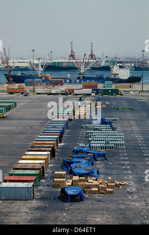 Le grand récipient modernisée et de l'objet port marchand à Jeddah, Arabie saoudite. Banque D'Images