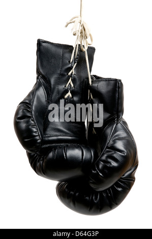 Paire de gants de boxe noir isolé sur fond blanc Banque D'Images