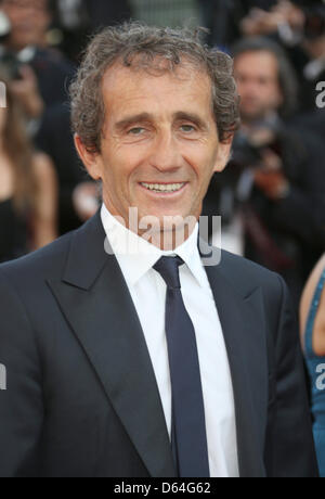 Pilote automobile français Alain Prost arrive à la première de 'Mud' au cours de la 65e Festival de Cannes au Palais des Festivals de Cannes, France, le 26 mai 2012. Photo : Hubert Boesl Banque D'Images