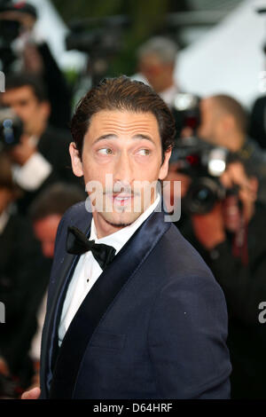 Acteur Adrien Brody arrive à la première de 'Thérèse Desqueyroux' au cours de la 65e Festival de Cannes au Palais des Festivals de Cannes, France, le 27 mai 2012. Photo : Hubert Boesl Banque D'Images