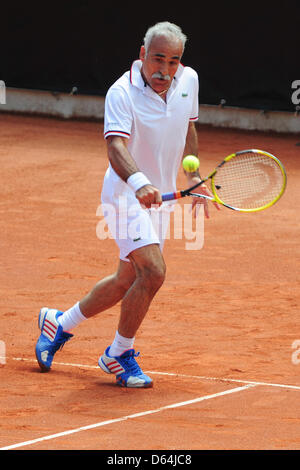 Mansour Bahrami est représenté au cours de la coupe des légendes 2012 à Francfort, Allemagne, 27 mai 2012. Photo : Revierfoto Banque D'Images