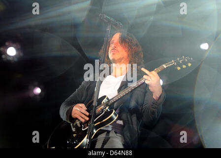 Chris Cornell chanteur du groupe Soundgarden grunge nous joue sur la scène pendant un concert de la bande à citadelle à Berlin, Allemagne, 31 mai 2012. Le groupe va également effectuer pendant les festivals Rock am Ring et Rock im Park qui aura lieu cette semaine. Photo : BRITTA PEDERSEN Banque D'Images