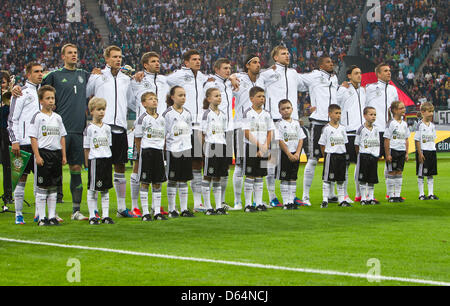 Les joueurs de l'Allemagne avant le match de football amical international Allemagne contre Israël au Red Bull Arena, à Leipzig, Allemagne, 31 mai 2012. (L-R) Phillip Lahm, Manuel Neuer, Holger Badstuber, Mario Gomez, Toni Kroos, Sami Khedira, p. Mertesacker, Jerome Boateng, Mesut Özil et Lukas Podolski. Photo : Jens Wolf lsn/dpa Banque D'Images