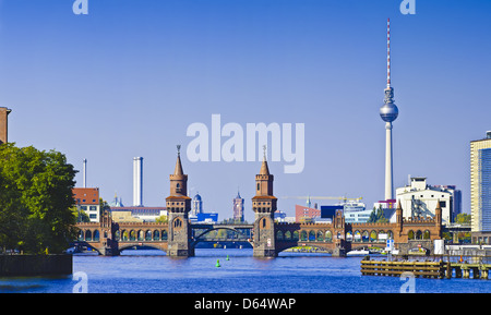 Beau panorama avec pont oberbaum à Berlin, Allemagne Banque D'Images