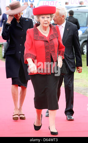 La Reine Beatrix des Pays-Bas assiste à la 100e anniversaire de la réunion des autorités locales néerlandaises (VNG Société - Vereniging Nederlandse Gemeenten) à La Haye, Pays-Bas, 5 juin 2012. Photo : Patrick van Katwijk Pays-bas / OUT Banque D'Images