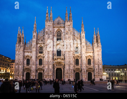 Vue de la nuit de Duomo di Milano, Italie Banque D'Images