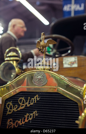 Paris, France - 06 février : Les Visiteurs voir la mer, à l'occasion du Salon Rétromobile, Février 06, 2013 Paris, France. Banque D'Images