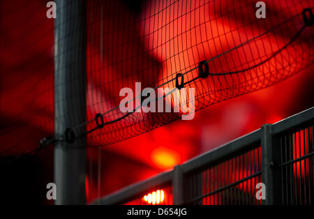 Les partisans de la Turquie célébrer avec la pyrotechnie pendant le salon international de l'Ukraine de football match amical contre Turquie au Sportpark Audi à Ingolstadt, Allemagne, le 05 juin 2012. Photo : Sven Hoppe Banque D'Images