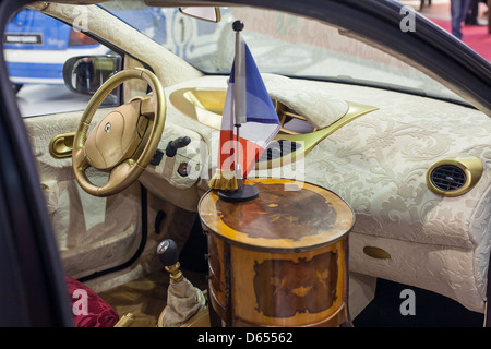 Paris, France - 06 février : voiture Renault intérieur consulaire au Salon Rétromobile, Février 06, 2013 Paris, France. Banque D'Images