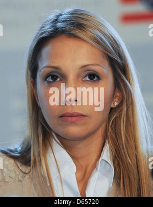 Yevhenia Timochenko, fille de l'ancien Premier ministre ukrainien Ioulia Timochenko regarde autour de lui au début de la conférence des ministres de la justice à Wiesbaden, Allemagne, 13 juin 2012. Les ministres fédéraux et d'état de la Justice portera sur le sort de Ioulia Timochenko à leur conférence de printemps, entre autres choses. Une résolution exigeant le respect de l'Con Banque D'Images