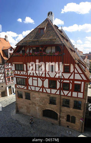 (Afp) - Une archive photo, datée du 18 juin 2007, montre les Albrecht-Duerer-chambre à Nuremberg, Allemagne. La maison a été le lieu de vie et de travail de peintre Albrecht Duerer qui y résida à partir de 1509 à sa mort en 1528. Photo : Daniel Karmann Banque D'Images