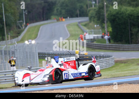 La catégorie LMP2 Zytek Z11SN - Nissan de Greaves Motorsport avec des pilotes Christian Zugel, Elton Julian et Ricardo Gonzales en action au cours de la qualification pour les 80ème 24 Heures du Mans sur le circuit de la Sarthe au Mans, France 14 juin 2012. Photo : Florian Schuh dpa Banque D'Images