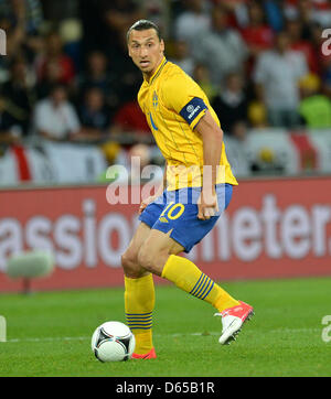 Le Suédois Zlatan Ibrahimovic en action pendant l'UEFA EURO 2012 GROUPE D match de foot Suède contre l'Angleterre au NSC Olimpiyskiy Stade Olympique de Kiev, Kiev, Ukraine, le 15 juin 2012. Photo : Thomas Eisenhuth dpa (veuillez vous reporter aux chapitres 7 et 8 de l'http://dpaq.de/Ziovh de l'UEFA Euro 2012 Termes & Conditions) Banque D'Images