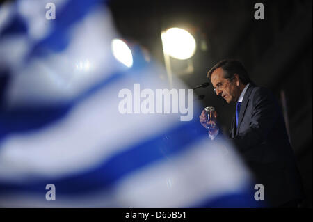 Antonis Samaras, président du parti grec' 'Nea Dimokratia (ND), la parole à un événement de l'élection du parti à la place Syntagma à Athènes, Grèce, le 15 juin 2012. Les élections générales ont lieu en Grèce le 17 juin 2012. Photo : Emily Wabitsch Banque D'Images