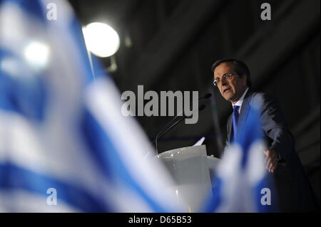 Antonis Samaras, président du parti grec' 'Nea Dimokratia (ND), la parole à un événement de l'élection du parti à la place Syntagma à Athènes, Grèce, le 15 juin 2012. Les élections générales ont lieu en Grèce le 17 juin 2012. Photo : Emily Wabitsch Banque D'Images