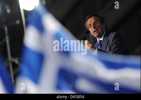 Antonis Samaras, président du parti grec' 'Nea Dimokratia (ND), la parole à un événement de l'élection du parti à la place Syntagma à Athènes, Grèce, le 15 juin 2012. Les élections générales ont lieu en Grèce le 17 juin 2012. Photo : Emily Wabitsch Banque D'Images