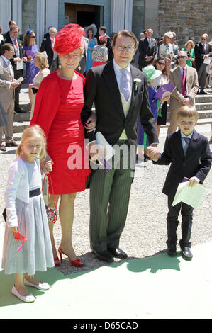 La Princesse Laurentien des Pays-Bas (C, L), le Prince Constantijn (C, R) et de leurs enfants, le comte Claus-Casimir (R) et de la Comtesse Leonore (L), assister au mariage de la princesse Maria Carolina et Albert Brenninkmeijer à la basilique de San Miniato al Monte de Florence, Italie, 16 juin 2012. Photo : Albert Nieboer - Pays-Bas OUT Banque D'Images