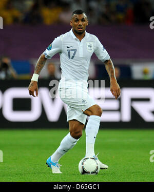 France Yann M'Vila pendant l'UEFA EURO 2012 GROUPE D match de foot de la Suède contre la France au NSC Olimpiyskiy Stade Olympique de Kiev, l'Ukraine, 18 juin 2012. Photo : Thomas Eisenhuth dpa (veuillez vous reporter aux chapitres 7 et 8 de l'http://dpaq.de/Ziovh de l'UEFA Euro 2012 Termes & Conditions) Banque D'Images