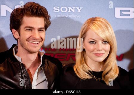 Acteurs Andrew Garfield et Emma Stone présente le film 'The Amazing Spiderman' à l'hôtel Adlon à Berlin, Allemagne, 20 juin 2012. Le film en 3D va commencer le dépistage dans les salles allemandes le 28 juin 2012. Photo : SEBASTIAN KAHNERT Banque D'Images