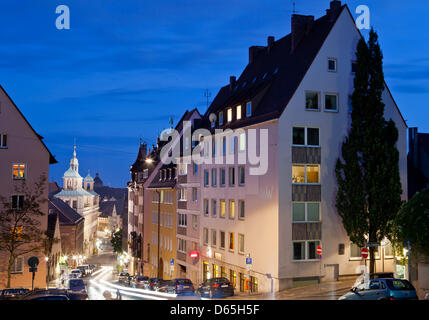 L'endroit où la maison d'Albrecht Duerer's parents autrefois s'est illustré à la Burg trimestre à Nuremberg, Allemagne, 20 juin 2012. Plus de 50 000 personnes en sont déjà venus à voir l'exposition complète Duerer à Nuremberg. Beaucoup de visiteurs s'arrêter par le vieux Burg trimestre où Duerer a grandi par la suite. Photo : DANIEL KARMANN Banque D'Images