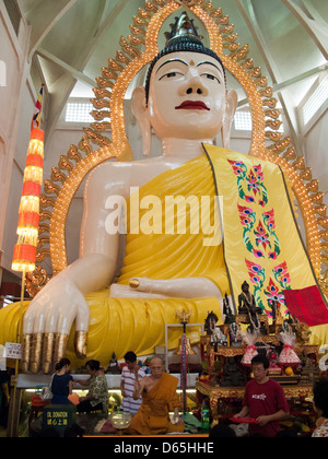 De 15 mètres de haut de la statue de Bouddha au Temple de Sakya Muni Buddha Gaya à Singapour Banque D'Images