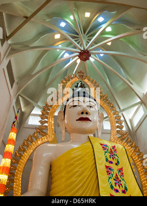 De 15 mètres de haut de la statue de Bouddha au Temple de Sakya Muni Buddha Gaya à Singapour Banque D'Images