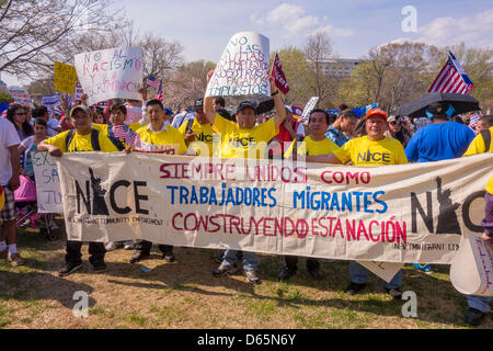 Washington DC, USA. 10 avril 2013. La réforme de l'Immigration rassemblement au Capitole. Crédit : Rob Crandall / Alamy Live News Banque D'Images