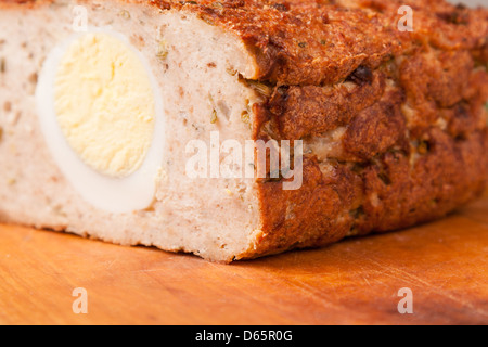 Pain de viande de rissoled la Turquie sur planche de bois Banque D'Images