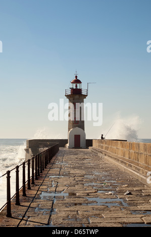 Phare historique de Felgueiras dans l'embouchure du Douro, Porto, Portugal Banque D'Images