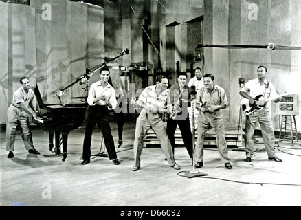 La jeune fille NE PEUT PAS L'AIDER 1956 film avec l'enregistrement Treniers Rockin', c'est notre affaire Banque D'Images